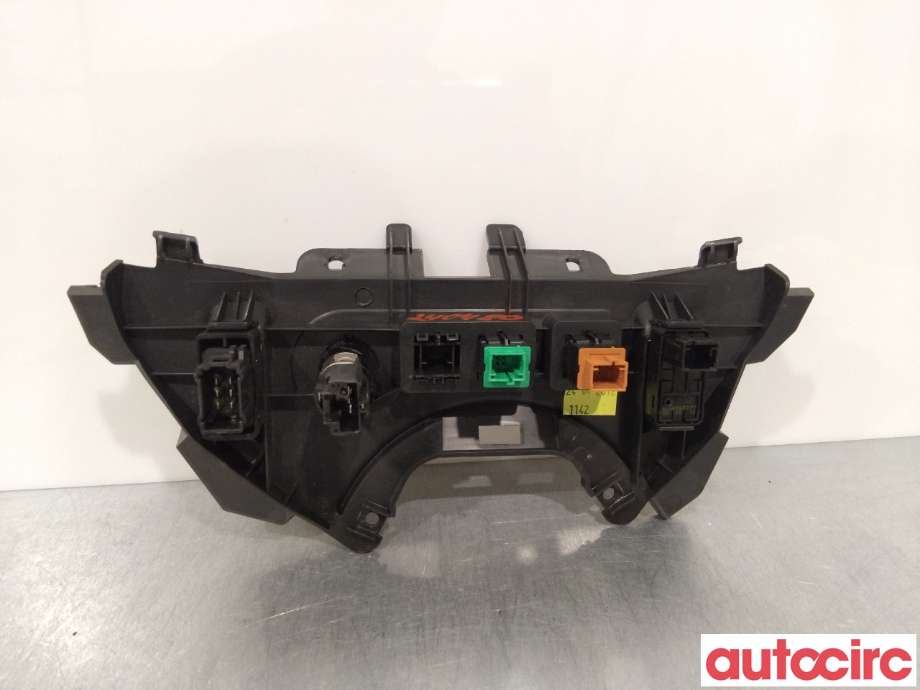 Bryter nødblink til Peugeot Partner 2008-2015 (Type II, Fase 1)  (PEUGEOT|6990L2|9680931977|)