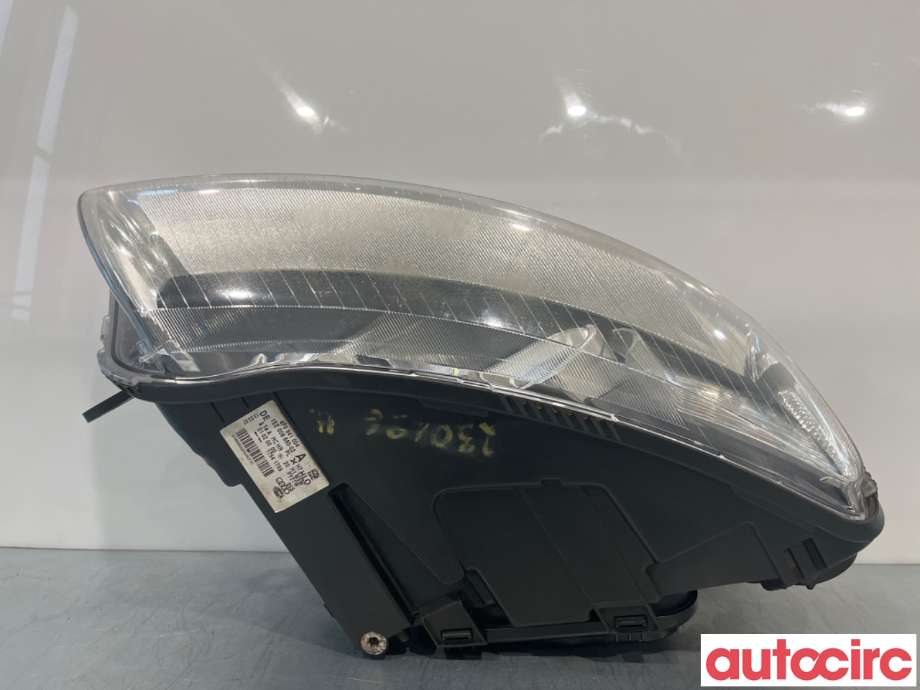 Frontlykt høyre halogen til Audi A6 2005-2008 (Type III, Fase 1) (C6) (C6) (AUDI|4F0941004EA||4F0941004A)