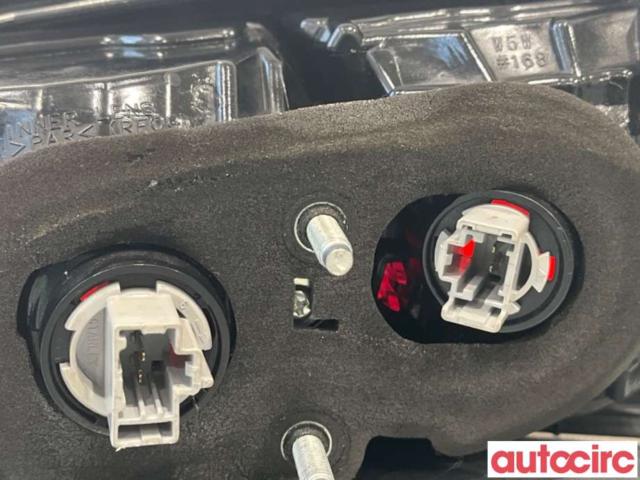 Baklykt venstre indre til Mitsubishi Lancer 2008-2017  (MITSUBISHI|8337A087|)