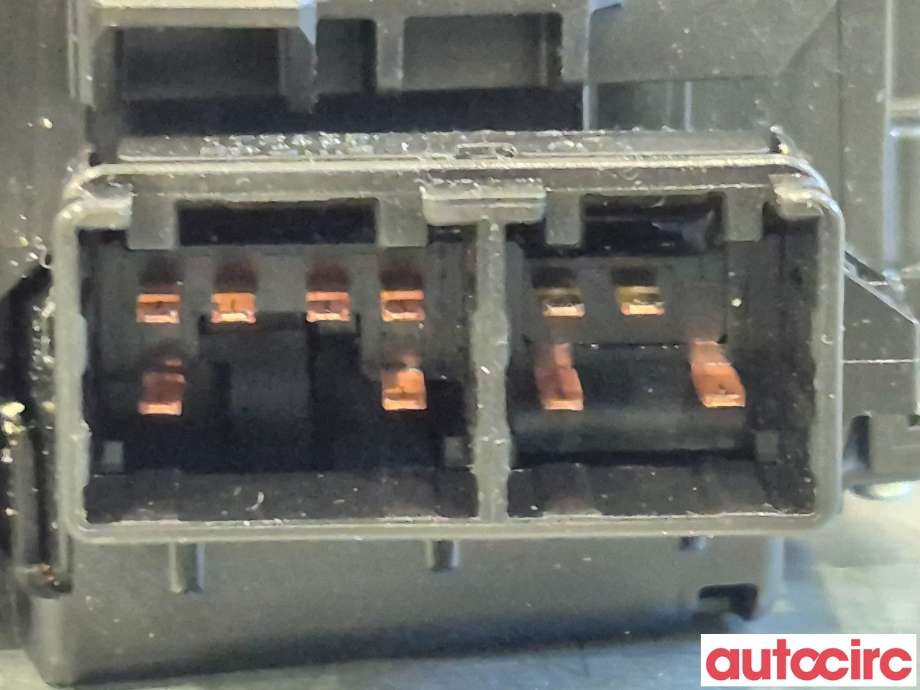 Bryter combi til Toyota Auris 2013-2015 (Type II, Fase 1)  (TOYOTA|8465202540|8414002730|)