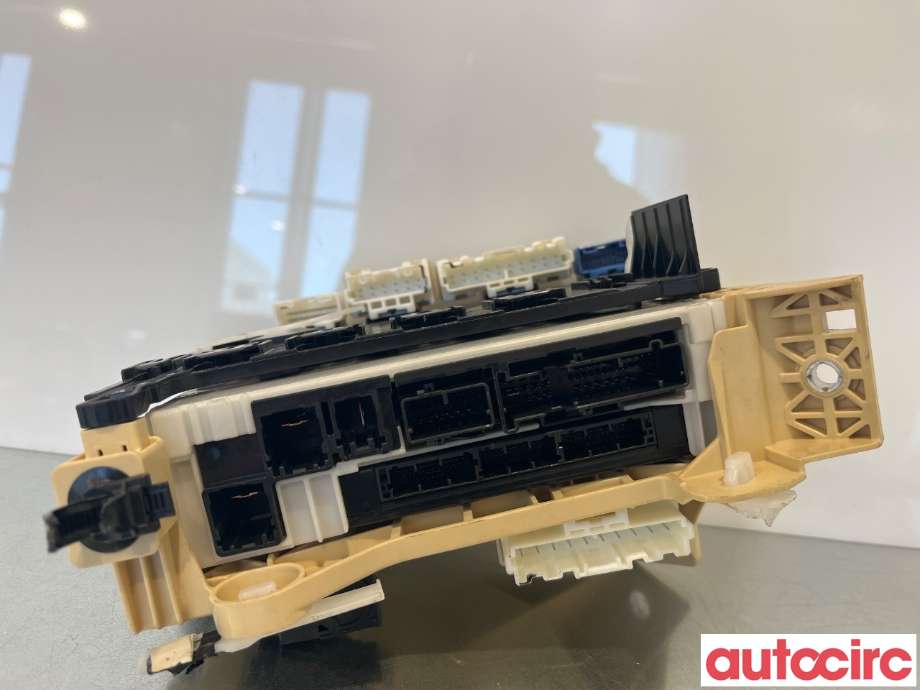 Sikringsboks til Toyota RAV4 2019-->> (Type V)  (TOYOTA|8273042840|)