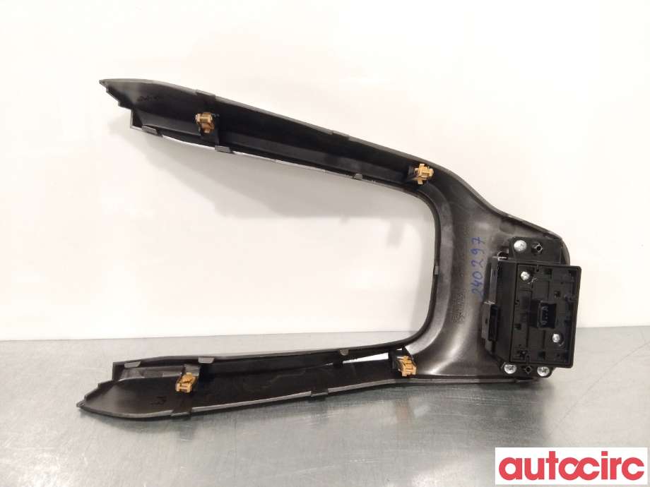 Bryter diverse til Suzuki Vitara 2015-->> (Type IV)  (SUZUKI|3779061M00)