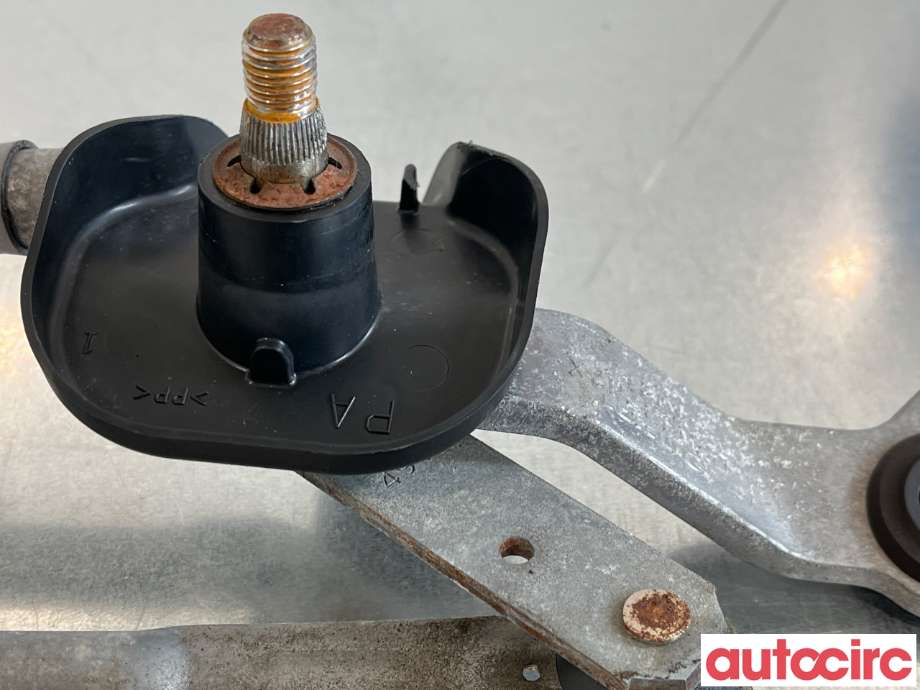 Viskermotor frontrute til Mazda CX-30 2020-->>  (MAZDA|DFR56737XB)