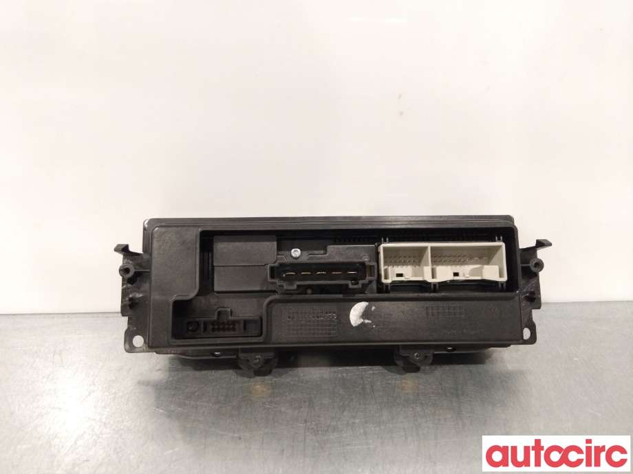 Varmeapparat betjening til VW Transporter / Caravelle 2015-2019 (T6) (T6) (VOLKSWAGEN|7E0907047AF)