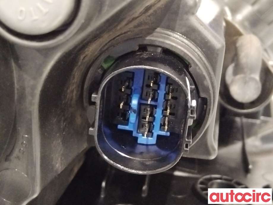 Frontlykt høyre halogen til Hyundai Ioniq Electric 2016-2019 (Fase 1)  (HYUNDAI|92102G7000WPR|)