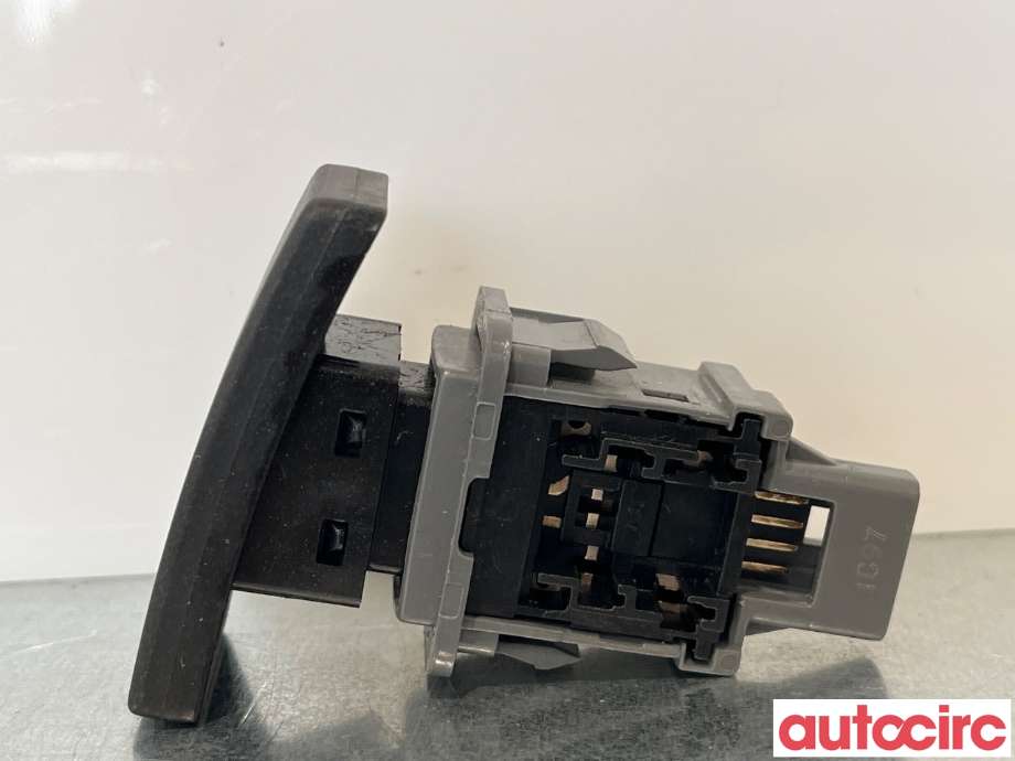 Bryter nødblink til Toyota Avensis 2009-2015 (Type III, Fase 1)  (TOYOTA|8433205060)