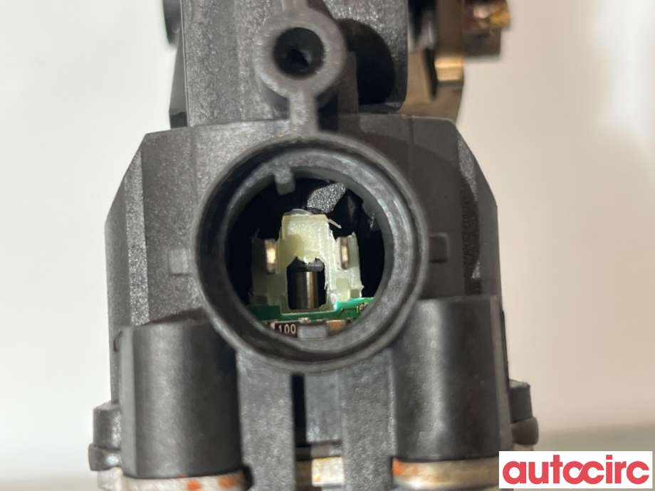 Ruteheis høyre foran til Hyundai Ix35 2010-2015  (HYUNDAI|824602S000|402390B|)