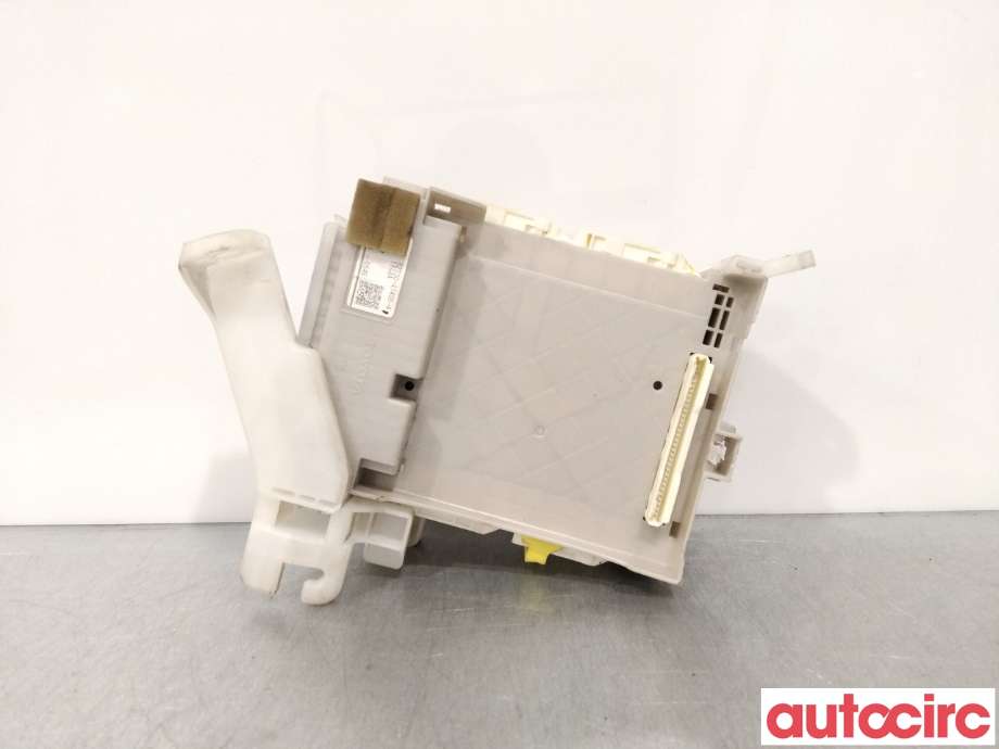 Sikringsboks til Toyota Prius 2009-2016 (Type III) (COMBI) (COMBI) (TOYOTA|8273047451)