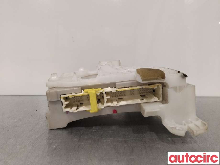 Sikringsboks til Toyota Prius 2009-2016 (Type III) (COMBI) (COMBI) (TOYOTA|8273047451)