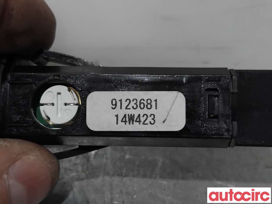 Bryter nødblink til Volvo V60/V60 CC 2013-2018 (Type I, Fase 2)  (VOLVO|9123681|)