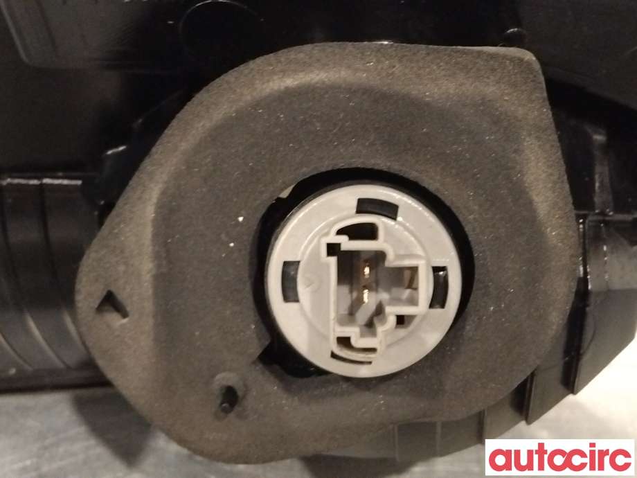 Baklykt høyre indre til Mitsubishi Outlander 2007-2010 (Type II, Fase 1)  (MITSUBISHI|8331A006)