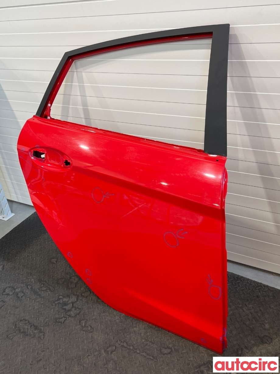 Dør høyre bak til Ford Fiesta 2013-2017 (Type VI, Fase 2)  (FORD|1692501|8A6AA26800AF|P8A61-A24630-KA)