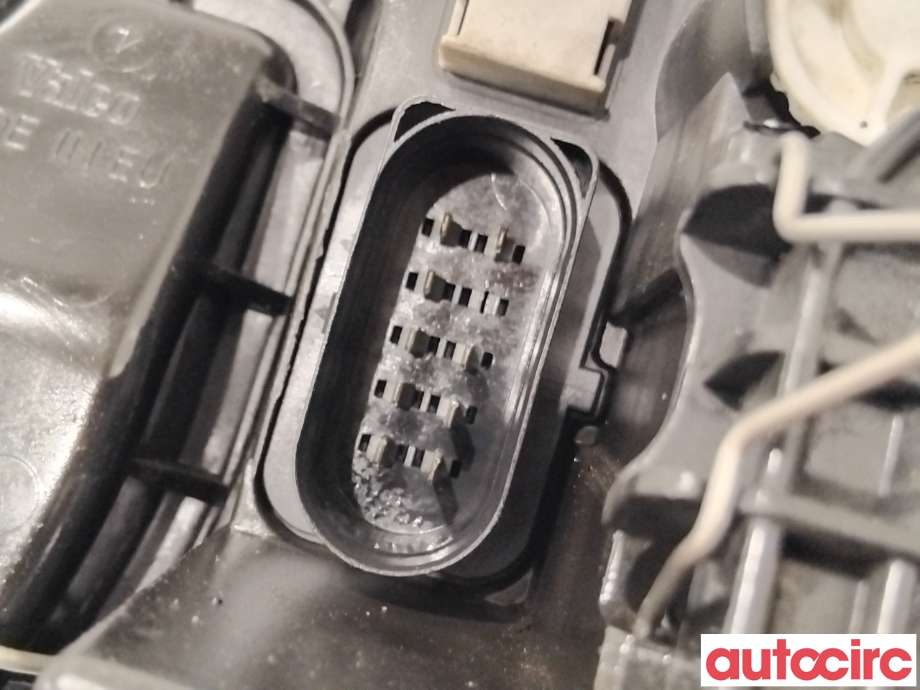 Frontlykt høyre halogen til Audi A4 2001-2004 (Type II) (B6) (B6) (AUDI|8E0941030C|89305700|8E0941004F)