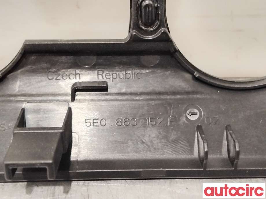 Dashbord diverse til Škoda Octavia 2017-2020 (Type III, Fase 2)  (SKODA|5E0863152F|)