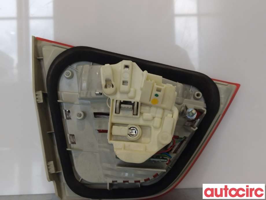 Baklykt høyre indre til BMW 3-Serie 2005-2011 (E90/E91/E92/E93) (E90/E91/E92/E93) (BMW|63217289434|7289434)