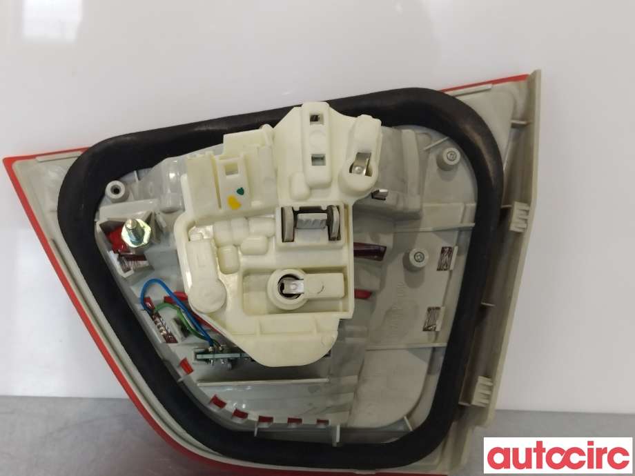 Baklykt venstre indre til BMW 3-Serie 2005-2011 (E90/E91/E92/E93) (E90/E91/E92/E93) (BMW|63217289433|7289433)