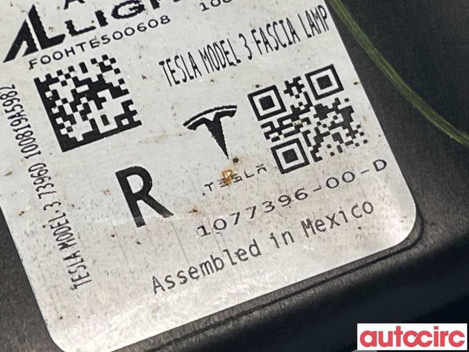 Tåkelykt høyre foran til Tesla Model 3 2018-2023 (Fase 1)  (TESLA|1077396-00-D|)