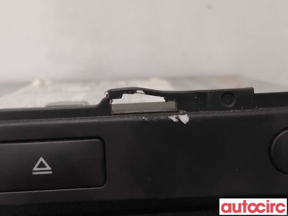 Bilstereo navigasjon til Mercedes C-Klasse 2007-2011 (Fase 1) (W204) (W204) (MERCEDES|A2048708094|NR-204-1E-1|A2048709690)