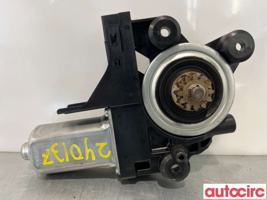 Ruteheis høyre foran til Volvo V70 2007-2013 (Type III, Fase 1)  (VOLVO|30699646|970714-101|)