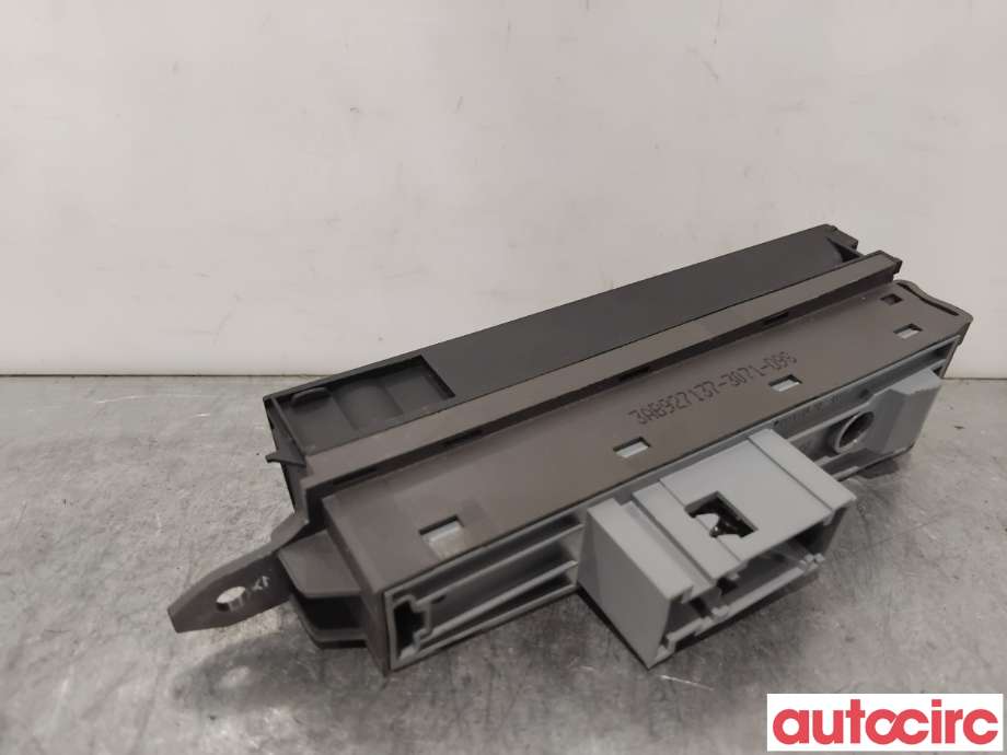 Bryter elektrisk håndbrekk/parkbrems til VW CC 2008-2012 (PASSAT CC) (PASSAT CC) (VOLKSWAGEN|3AB927137|)