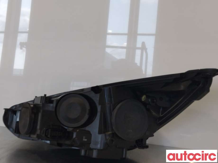 Frontlykt høyre halogen til Ford Focus 2014-2018 (Type III, Fase 2)  (FORD|260109RB0A)