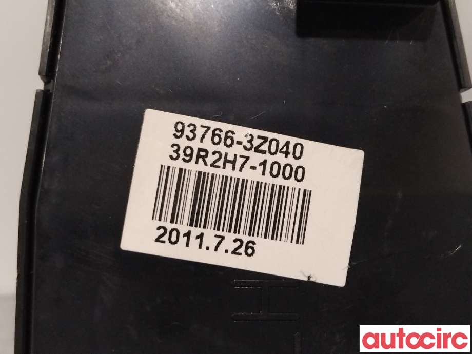 Bryter elektrisk håndbrekk/parkbrems til Hyundai i40 2012-2017  (HYUNDAI|937663Z0404X|)