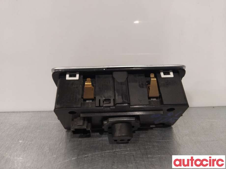Bryter lys til Volvo XC70 2014-2016 (Type II, Fase 2)  (VOLVO|31443839|)