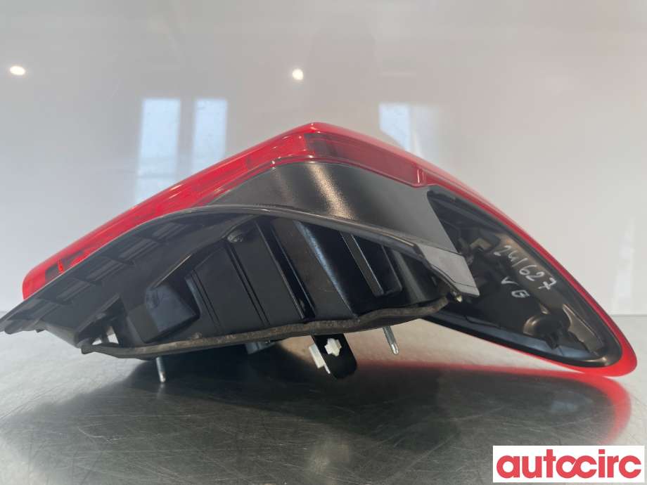 Baklykt venstre til Toyota Yaris 2014-2020 (Type III, Fase 2)  (TOYOTA|815610D600)