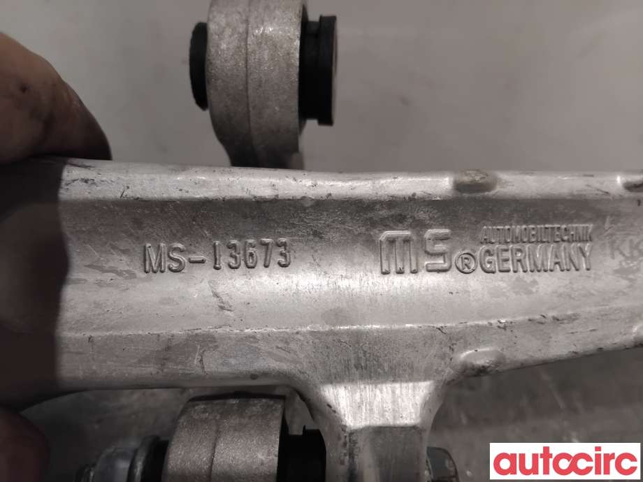 Bærebru høyre foran nedre til Audi A8 1995-2002 (Type I)  (AUDI|4D0407151P|13673|)