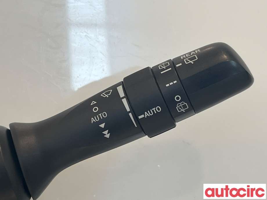 Bryter blink til Toyota RAV4 2009-2013 (Type III, Fase 2)  (TOYOTA|8414042111|)
