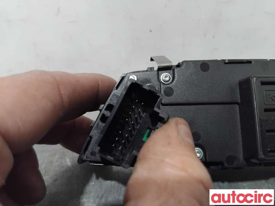 Bryter diverse til Ford Focus 2011-2014 (Type III, Fase 1)  (FORD|1844613||BM5T-13D754-KB)