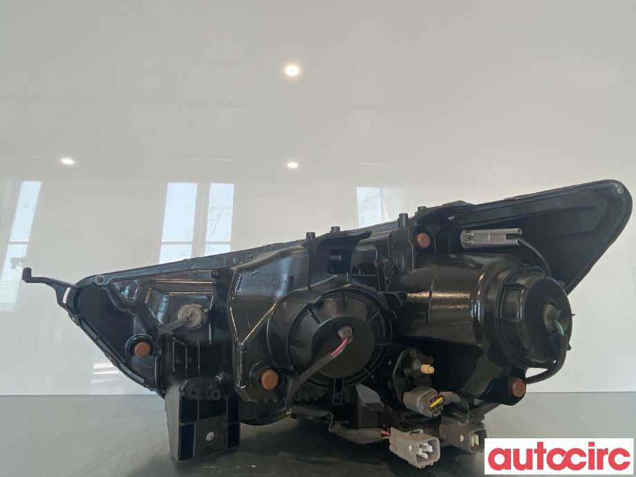 Frontlykt høyre halogen til Mitsubishi ASX 2010-2019  (MITSUBISHI|8301B588)
