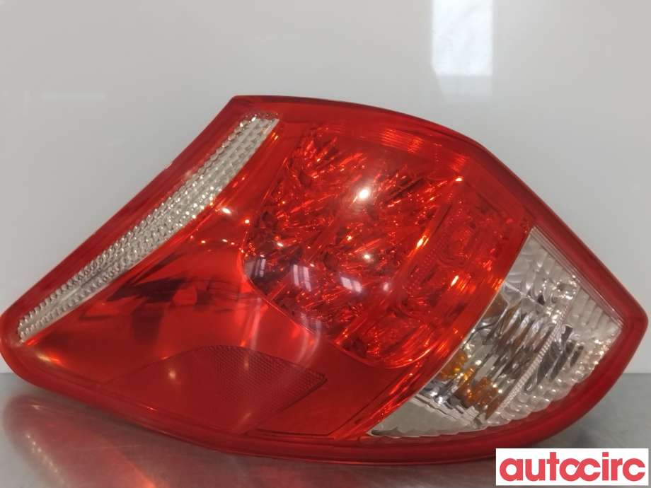 Baklykt venstre til Toyota RAV4 2006-2009 (Type III, Fase 1) (TOYOTA|8156142090)