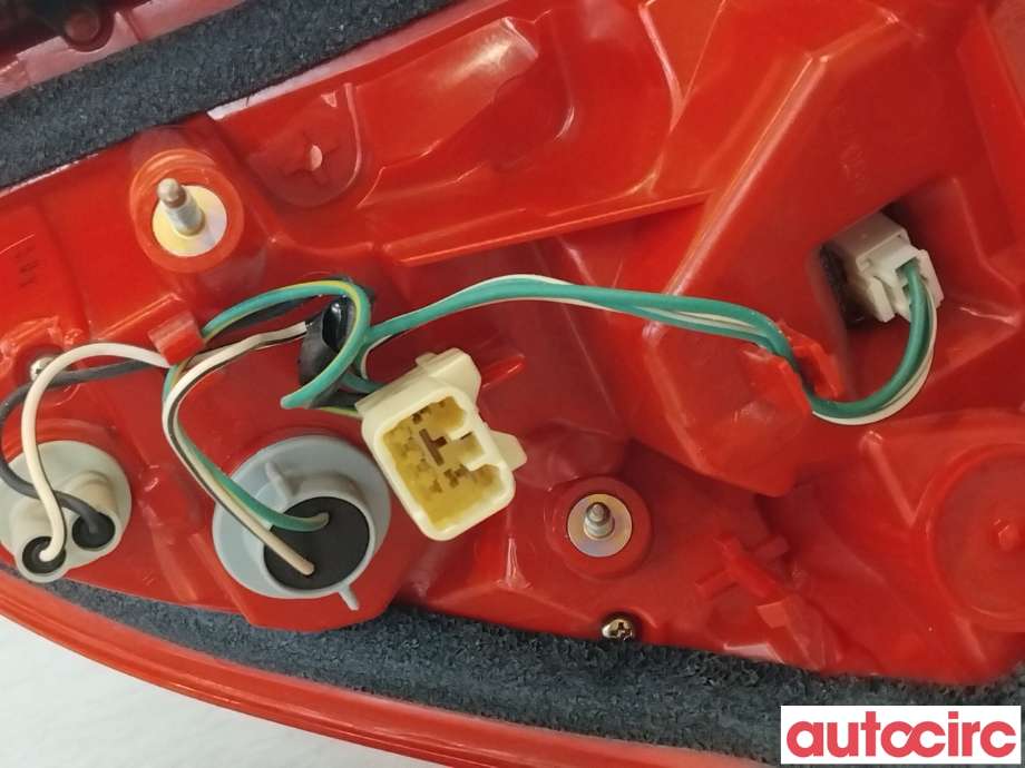 Baklykt venstre til Toyota RAV4 2006-2009 (Type III, Fase 1) (TOYOTA|8156142090)