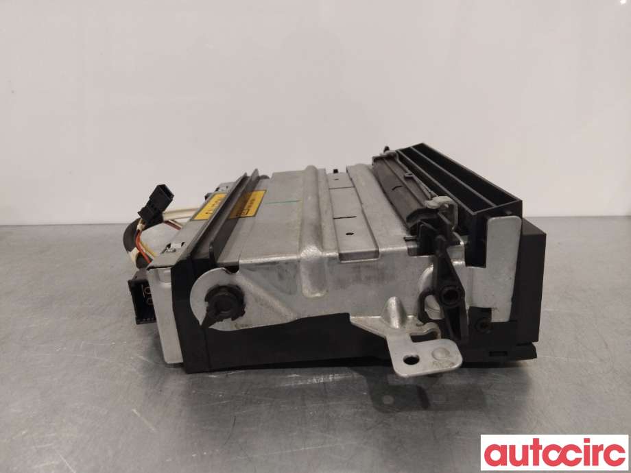Bilstereo CD-veksler til Mercedes ML 2005-2011 (W164) (W164) (MERCEDES|A2118703889|)