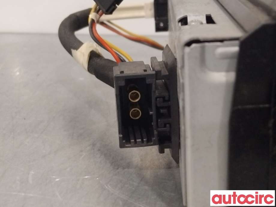 Bilstereo CD-veksler til Mercedes ML 2005-2011 (W164) (W164) (MERCEDES|A2118703889|)