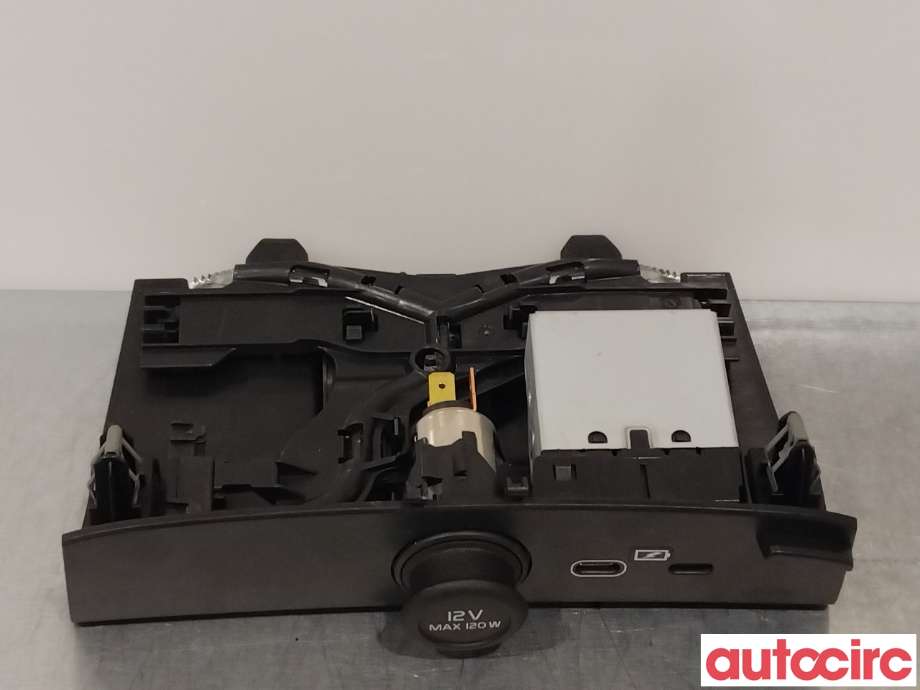 Diverse deler til Volvo XC40 2018-2024  (VOLVO|32375814|)