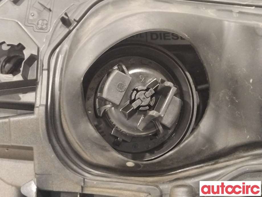 Batterilader inntak/luke til Peugeot Partner 2019-->> (Type III)  (PEUGEOT|9824616880||9817919980)