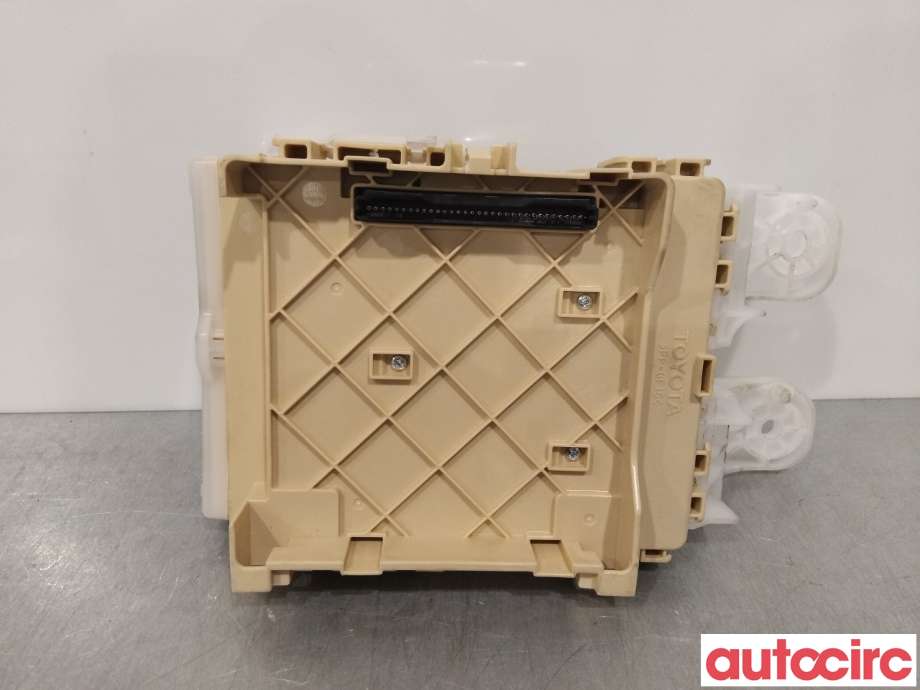 Sikringsboks til Toyota RAV4 2013-2015 (Type IV, Fase 1) (TOYOTA|8273042750|)