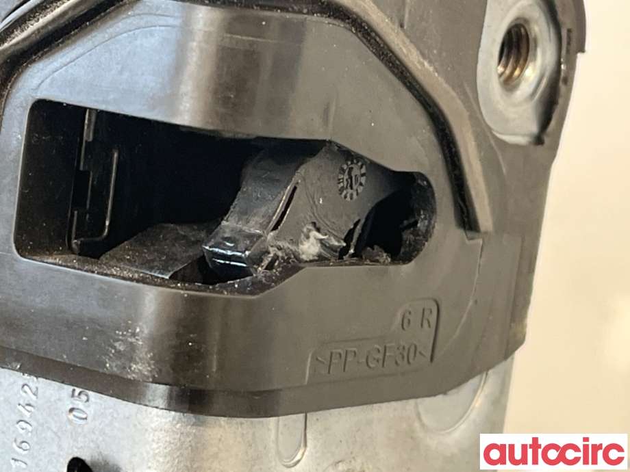 Låsekasse høyre bak til Peugeot 5008 2017-->> (Type II) (PEUGEOT|9822829780|)