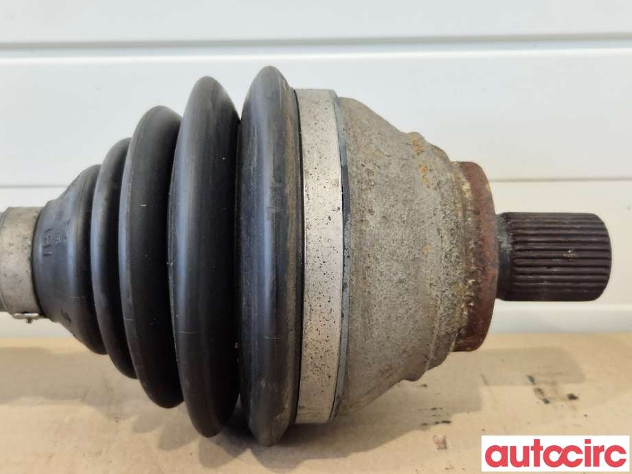 Drivaksel høyre foran til VW Passat 2005-2010 (B6) (B6) (VOLKSWAGEN|3C0407452RX|3C0407272CB|3C0407272CA)