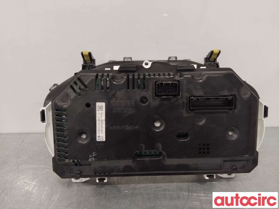 Instrumentpanel til Toyota Yaris 2014-2020 (Type III, Fase 2)  (TOYOTA|838000U390|)