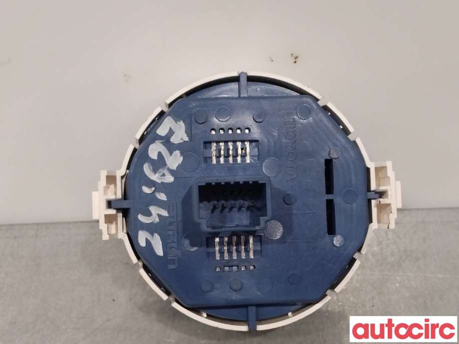 Bryter nødblink til Toyota Yaris 2014-2020 (Type III, Fase 2)  (TOYOTA|839500D100|)