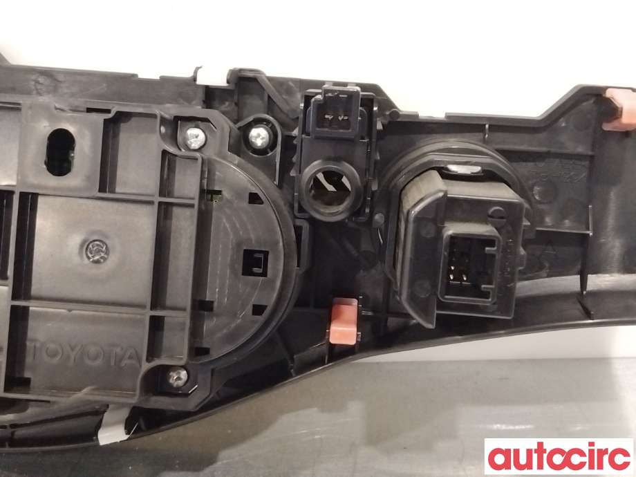 Varmeapparat betjening til Toyota Yaris 2014-2020 (Type III, Fase 2) (TOYOTA|559000D800C1|)