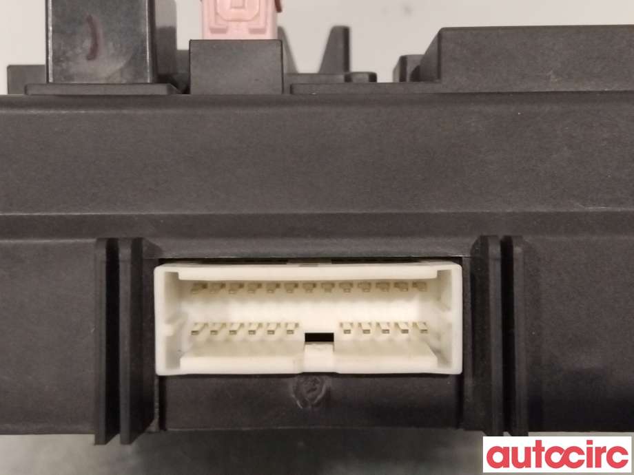 Sikringsboks til Mitsubishi Outlander 2010-2012 (Type II, Fase 2)  (MITSUBISHI|8637C097|)
