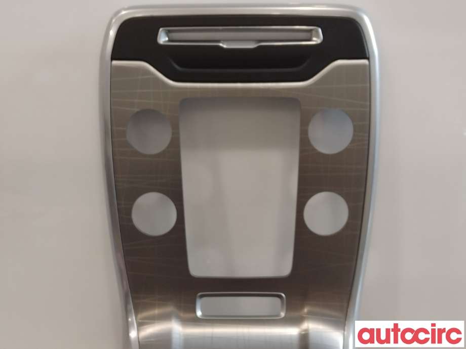 Diverse deler til Volvo XC70 2008-2013 (Type II, Fase 1)  (VOLVO|1284570)