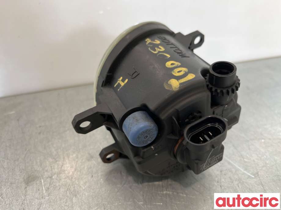 Tåkelykt høyre foran til Toyota RAV4 2006-2009 (Type III, Fase 1)  (TOYOTA|812100D041|812100D042|812100D040)