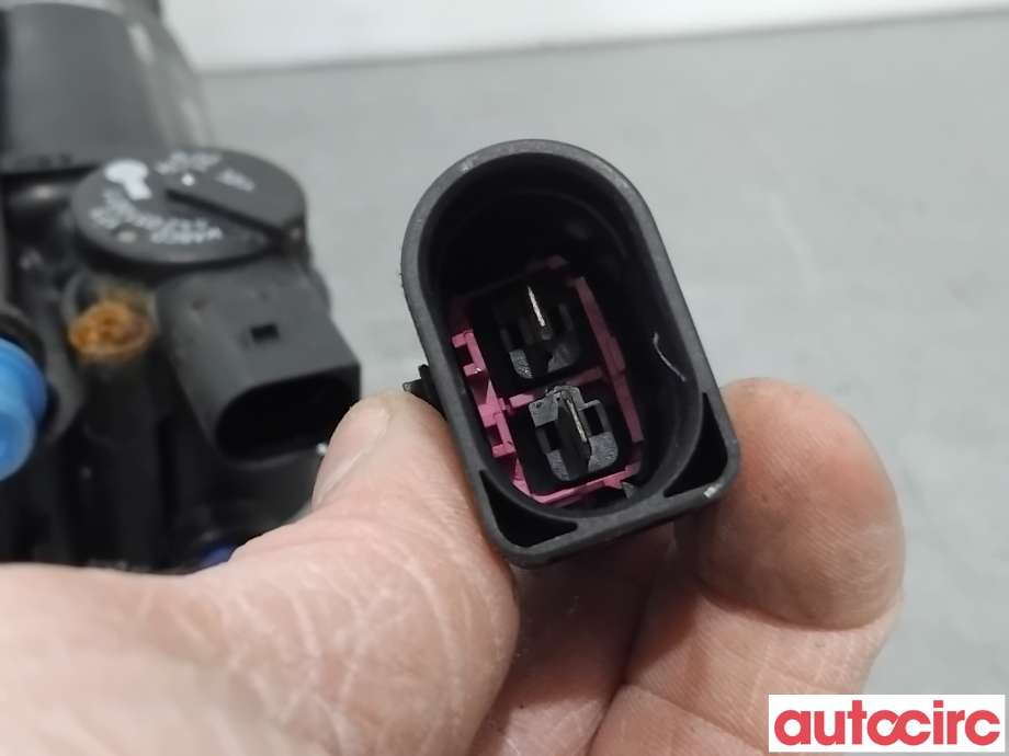 Kompressor nivå/luft til Audi A8 2010-2013 (Type III, Fase 1)  (AUDI|4H0616005C|4430201871|4H0616005D)