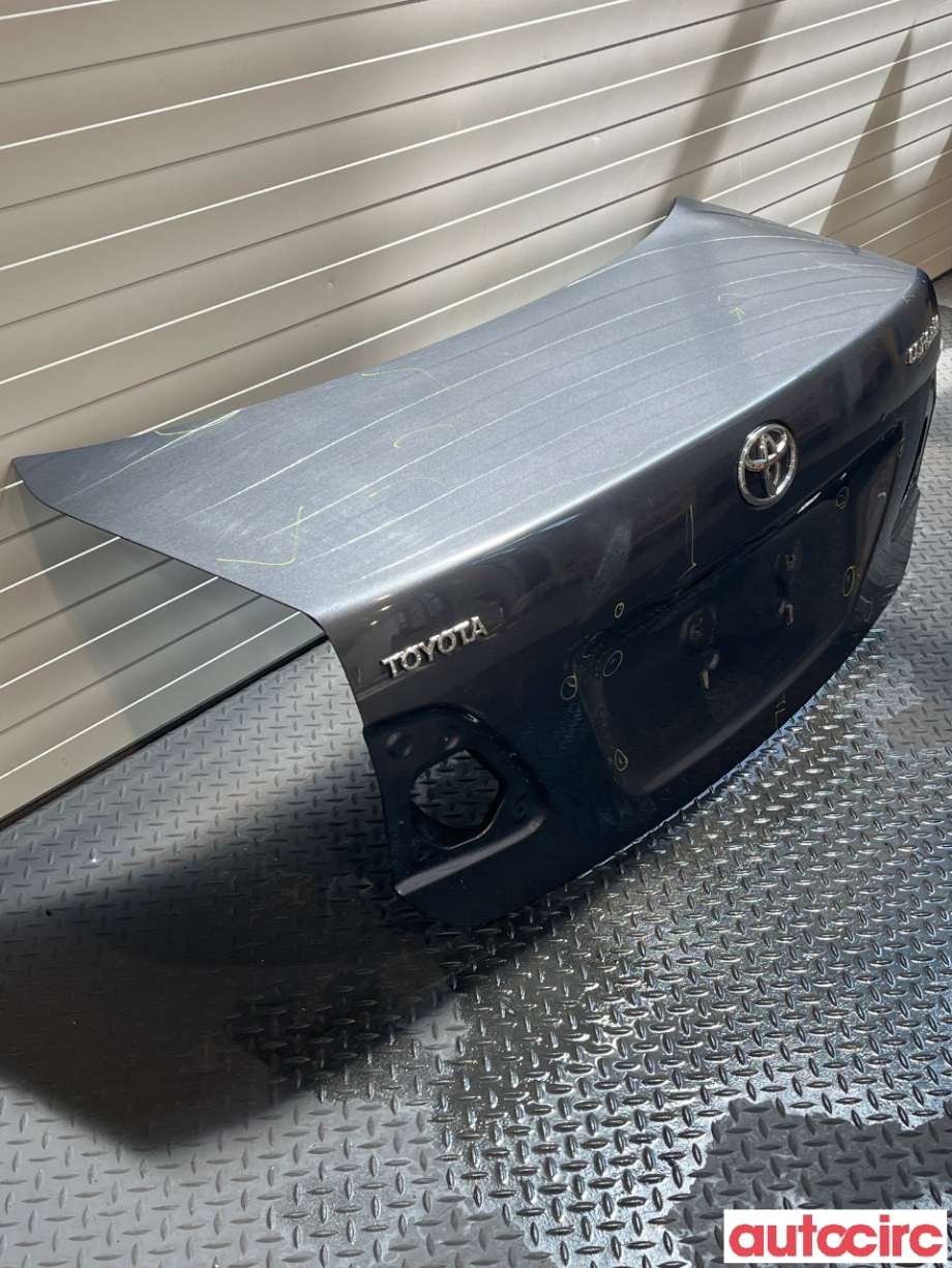 Bakluke sedan til Toyota Corolla 2007-2013  (TOYOTA|6440102290)