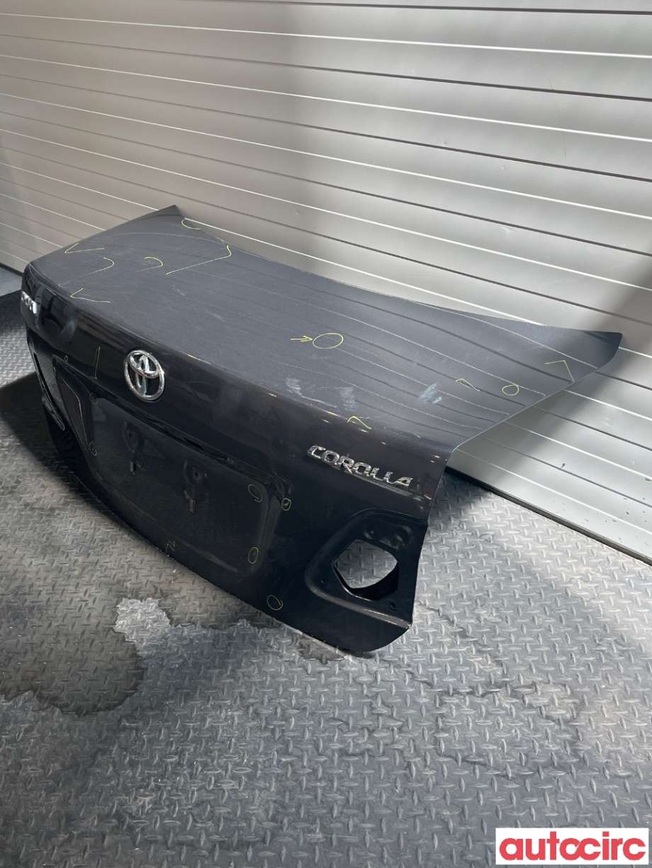 Bakluke sedan til Toyota Corolla 2007-2013  (TOYOTA|6440102290)